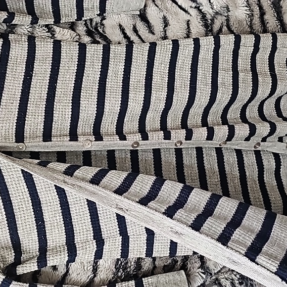 Vanity Cardigan - Picture 3 of 3